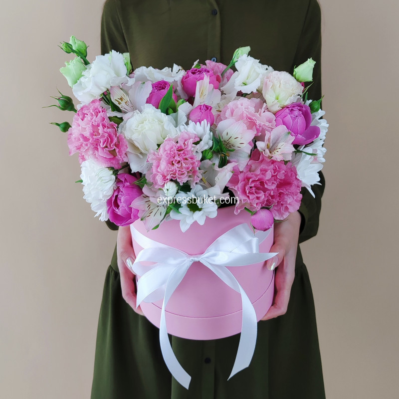 Шляпная коробка средняя нежная