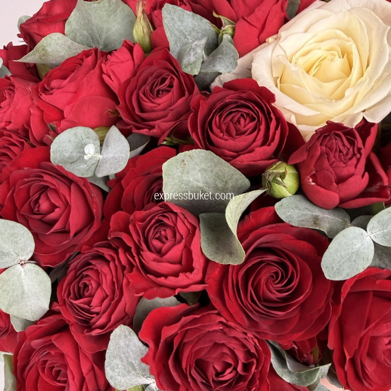 Сердце из роз